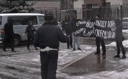 Акция в поддержку группы "Война" в Киеве у стен российского посольства